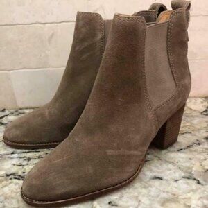 ! Madewell $178 The Regan Boot in Suede